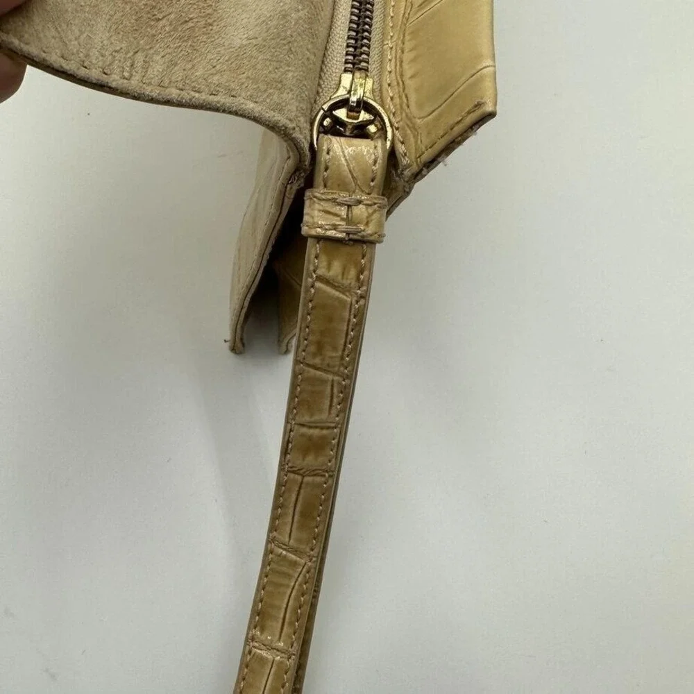 Saks Fifth Avenue Blonde Croc Envelope Clutch Purse Wrist Strap Suede Lining‎